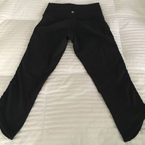 Size 6 lululemon mesh leggings EUC
